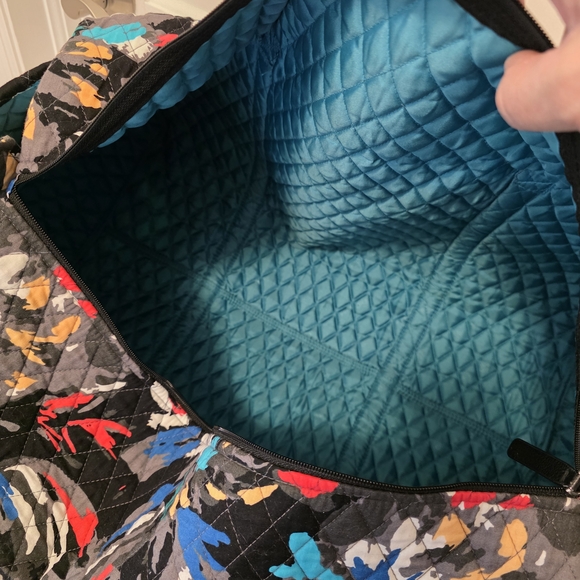 Vera Bradley Retired Pattern "SPLASH FLORAL" Large Duffle Bag, Great For Travel - Picture 12 of 13